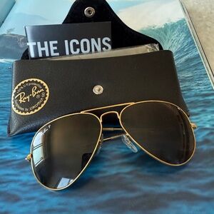 Classic Ray-Ban Aviator Black and Gold Polarized Sunglasses
